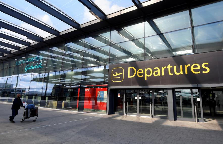 A passenger arrives at Gatwick Airport south of Lo<em></em>ndon as travel restrictions are eased following the coro<em></em>navirus disease (COVID-19) outbreak, July 10, 2020. REUTERS/Toby Melville/File Photo