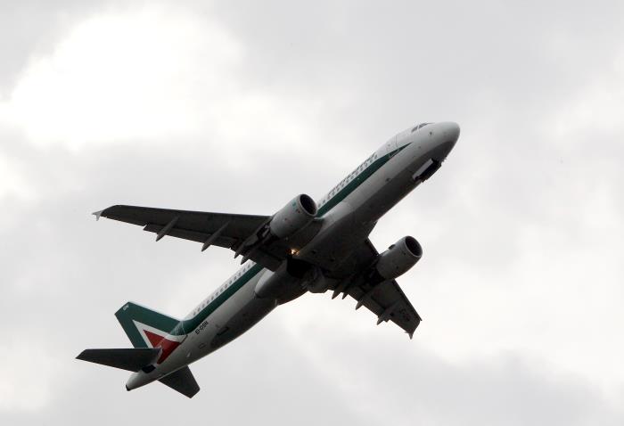 An Alitalia plane takes off at Linate airport in Milan, October 10, 2013. REUTERS/Alessandro Garofalo