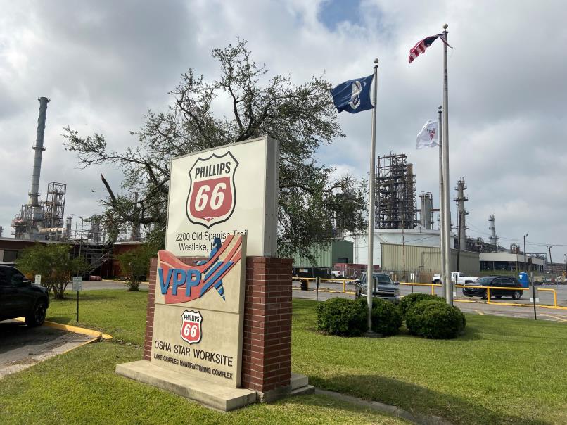 Flags wave in front of the Phillips 66 refinery near Lake Charles, Louisiana, U.S. October 11, 2020. REUTERS/Stephanie Kelly