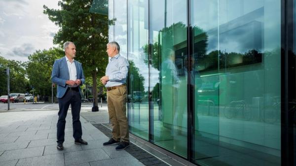 Ro<em></em>nspot CEO Michael Furey (right) with Furthr VC managing partner Richard Watson