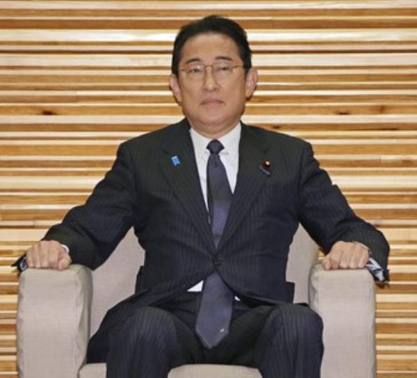 日本首相敦促部长们在新的经济一揽子计划中使用所有工具