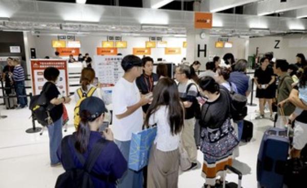 日本航空公司、主题公园和铁路公司在全球技术中断中受到冲击