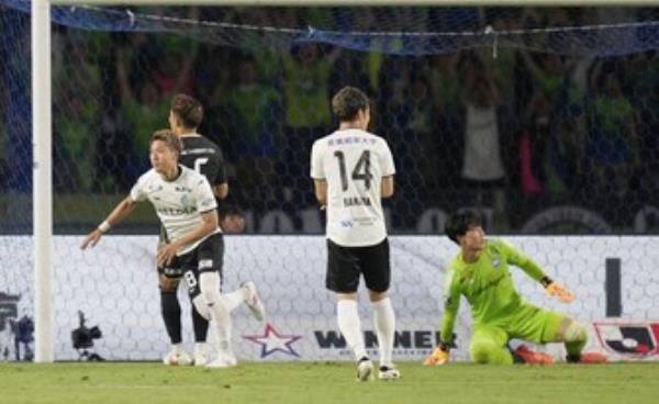 足球：湘南击败J1领头羊町田，五场不败