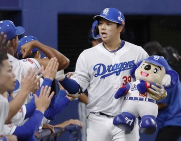 棒球：龙之队的友上真吾得三分，鲤鱼队在季后赛跌至第二