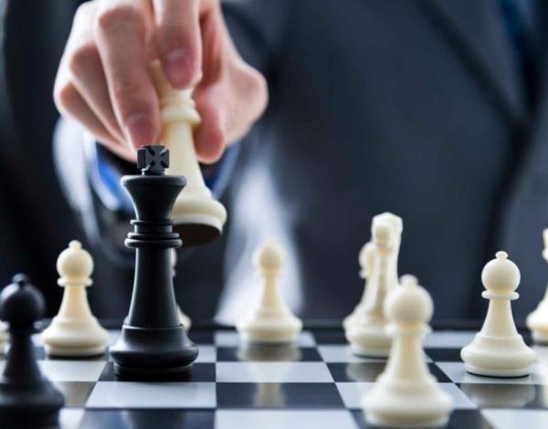 chess-game-leader-investment-strategy-win-success-negotiate
