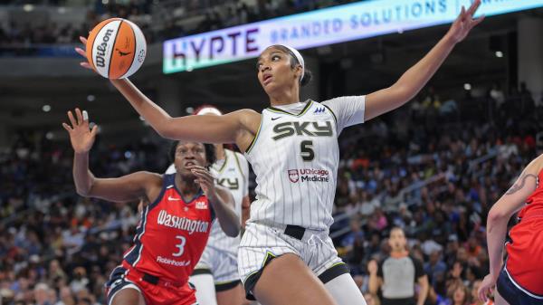 安吉尔·里斯打破了WNBA单赛季篮板最多的纪录