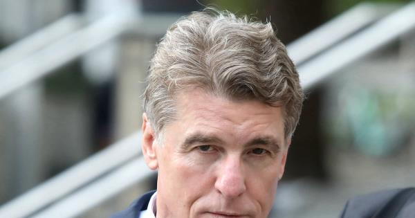 爱尔兰银行高级官员在法庭上对穆林的请求感到“不安”