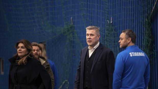 选举是如何进行的？选民将在选举中选出63名议会成员，并将按地区分配席位部分公司机构和比例表示部分。政党需要至少5%的选票才能赢得议会席位。即将离任的议会中有8个政党代表，10个政党代表测试这次选举。按