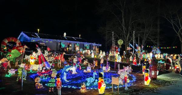节日灯展，庆祝活动在格鲁吉亚各地举行