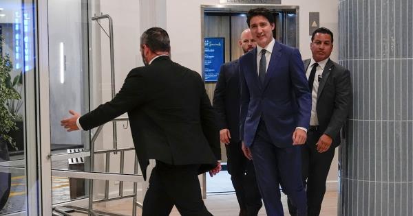 加拿大总理特鲁多飞往佛罗里达，就关税威胁与特朗普会面