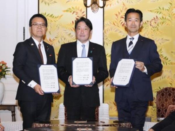 在日本，提高103万日元课税起征点的争论愈辩愈烈