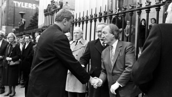 Ben Dunne shakes hands with Charles Haughey at Dublin's Pro Cathedral in 1986. Photo: Eamonn Farrell/RollingNews.ie