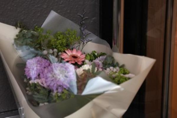 福冈县麦当劳发生青少年被刺伤事件，当地民众表达了悲痛和担忧