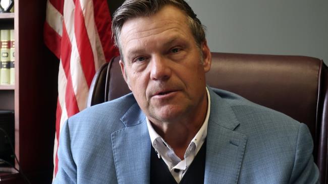 试图把数以百万计的移民驱逐出境是现实的吗？特朗普大规模驱逐计划的批评者认为，他承诺将数百万移民驱逐出美国，这在后勤上是不可能的。但科巴赫和特朗普的其他盟友不这么认为只有一部分移民必须被驱逐出境才能使这