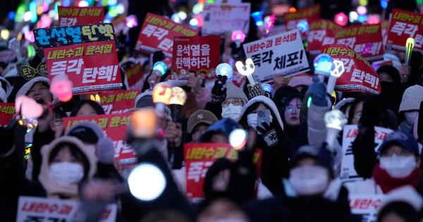 但警方是否可以强行拘留或搜查青瓦台