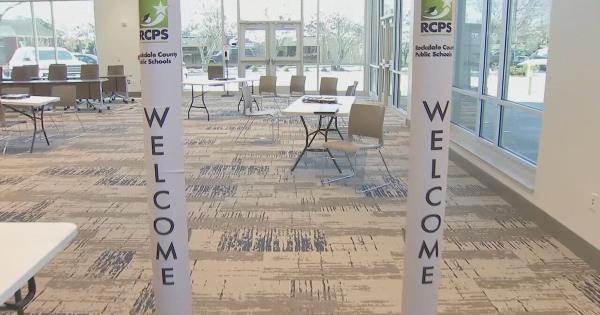 巴罗公司教育委员会批准在高中安装武器探测系统