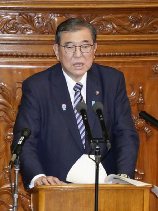 日本首相发誓要深化对选择性姓氏制度的讨论