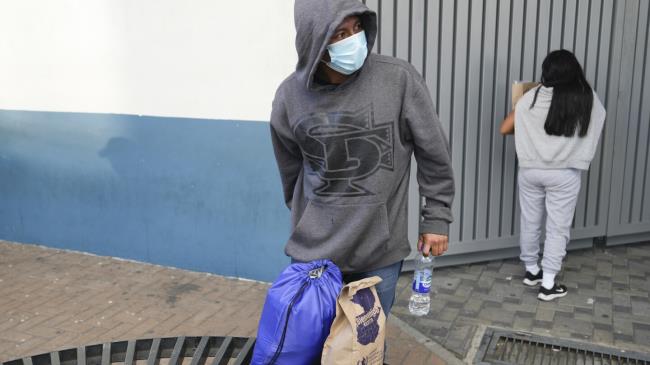 移民描述了乘坐美国军用飞机执行特朗普快速驱逐的情况