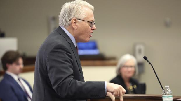 南卡罗来纳州财务主管称，对他在18亿美元会计错误中所扮演角色的质疑是政治迫害