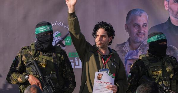 作为与以色列停火协议的一部分，哈马斯释放了3名男性人质