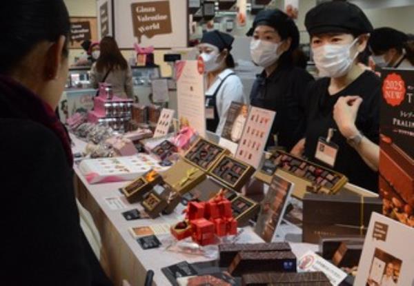 一项调查显示，只有10%的日本人仍然会在情人节给工作伙伴送巧克力