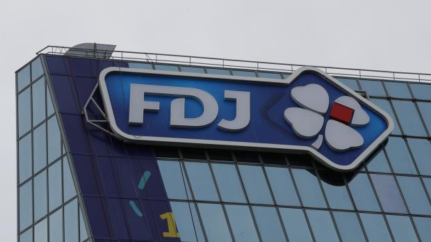 小偷用偷来的信用卡买了一张价值52.3万美元的彩票受害者想要分享奖金