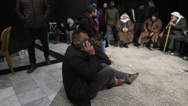 以色列加强了对约旦河西岸的进攻，并表示军队将在一些地区停留一年