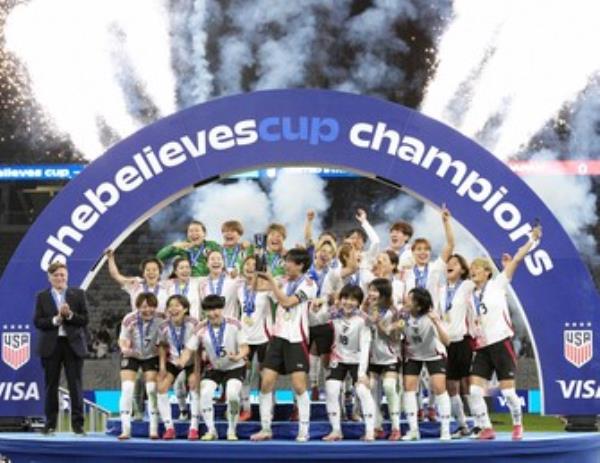 足球：“勇敢的”日本队2-1击败美国队，夺得“她相信杯”