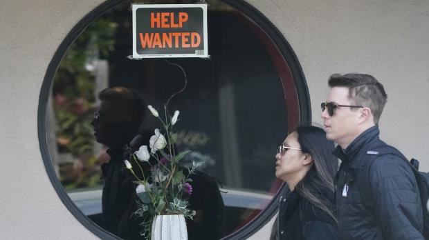 美国1月份的职位空缺增加到770万个，这表明特朗普继承了一个强劲的劳动力市场