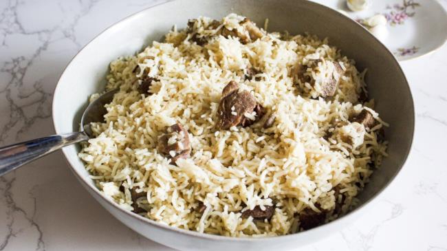 烹饪书《巴基斯坦》提供了羊肉辣酱、大蒜酸辣酱和甜辣酱的食谱