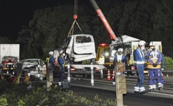 3人死于日本东部高速公路迎面相撞，后撞击
