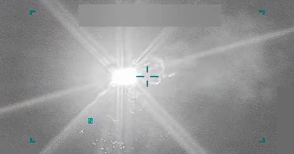 特朗普发布震撼视频：六名毒枭在致命打击中被击毙，全网炸锅！