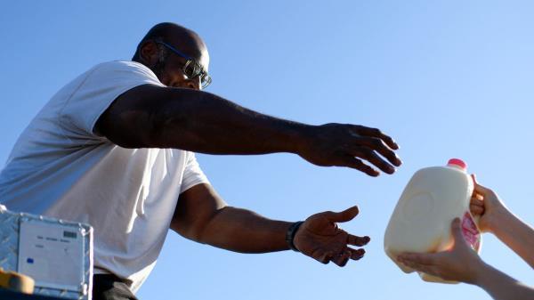 美政府停摆危机：共和党被指“拿民众饥饿当武器”，民主党高层怒斥！