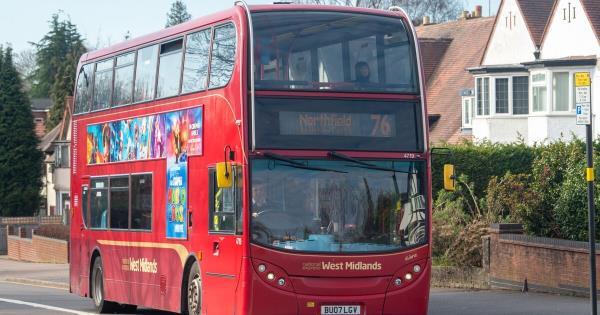 公交班次锐减，老人被迫困守家中！