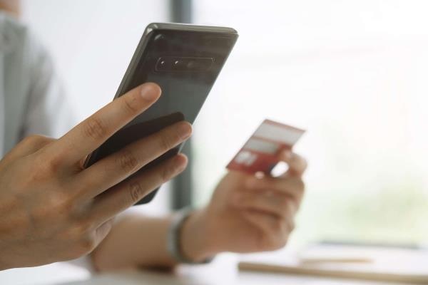 一年狂揽百万用户！银行APP吸金大法让储户纷纷转投