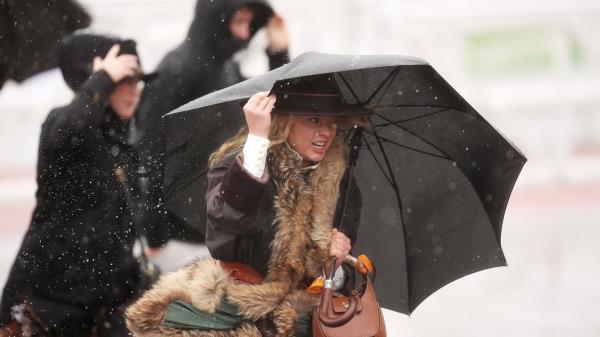 多地发布黄色天气预警，部分地区24小时降雨量将达半月之量