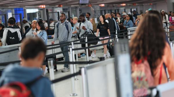 美国新规：入境游客需查五年社交记录