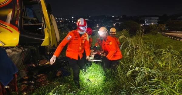 惊魂！旅游胜地巴士惨剧，16人丧生