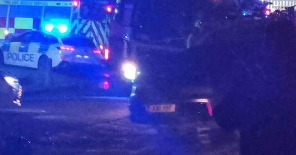 伯明翰突发大火！消防队紧急出动，居民被警告“请勿靠近”