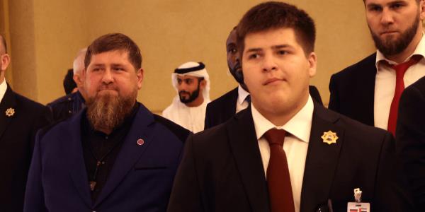 俄军头之子飙车失控命悬一线，昏迷中与死神赛跑