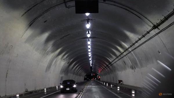 Lyft盈利预测疲软，意外披露2025年亏损，股价应声暴跌