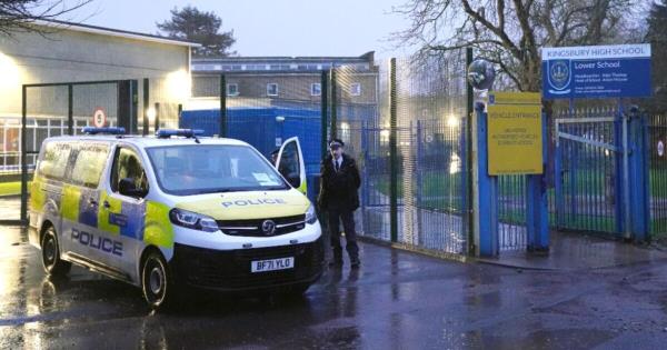 英勇少年为警示他人按响火警，身中数刀感动全网