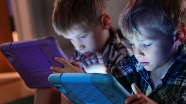 专家建议：用《玩具总动员5》让孩子放下手机？一起看，一起聊是关键