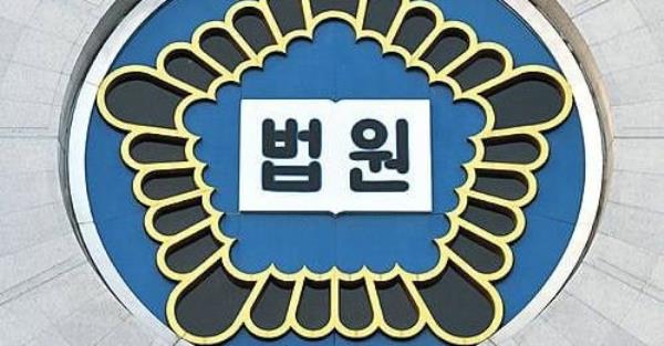 遛狗不牵绳酿惨剧，车主撞亡被判刑