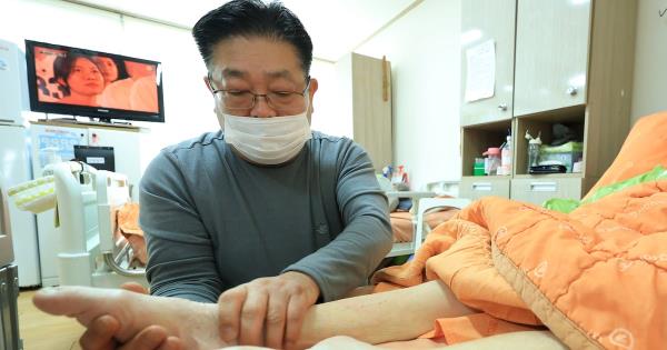 4050护工抑郁率高出四倍！中年照护者心理健康警报拉响